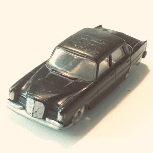 HO Scale Mercedes 220S