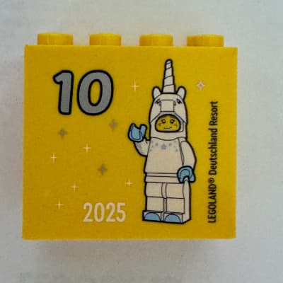 Brick 2 x 4 x 3 with 'LEGOLAND Deutschland Resort 10 2025', (Besuchsmeister Silber) Print