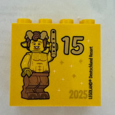 Brick 2 x 4 x 3 with 'LEGOLAND Deutschland Resort 15 2025', (Besuchsmeister Gold) Print