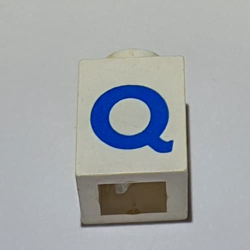Brick 1 x 1 with Blue 'Q' Print (Bold Font)