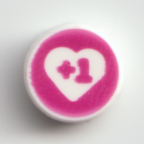 Tile Round 1 x 1 with Magenta +1 in White Heart print