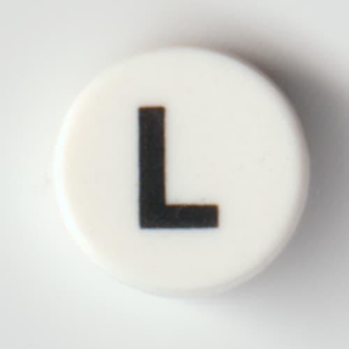 Tile Round 1 x 1 with Black 'L' print