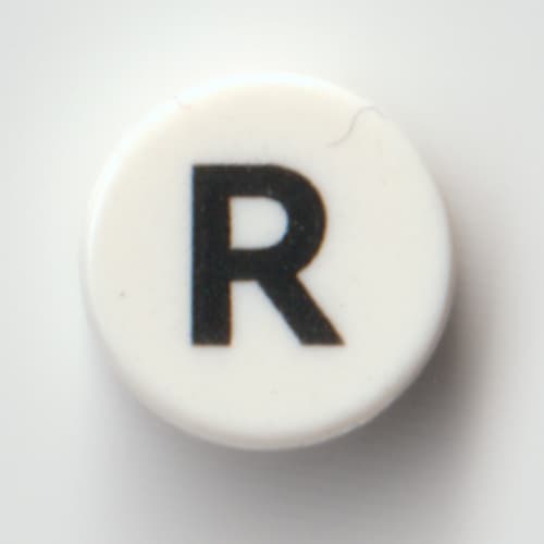 Tile Round 1 x 1 with Black 'R' print