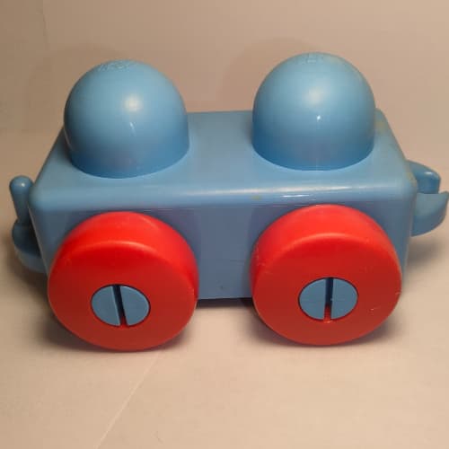 Primo Wheel Base 1 x 2 with Hitches and Red Wheels