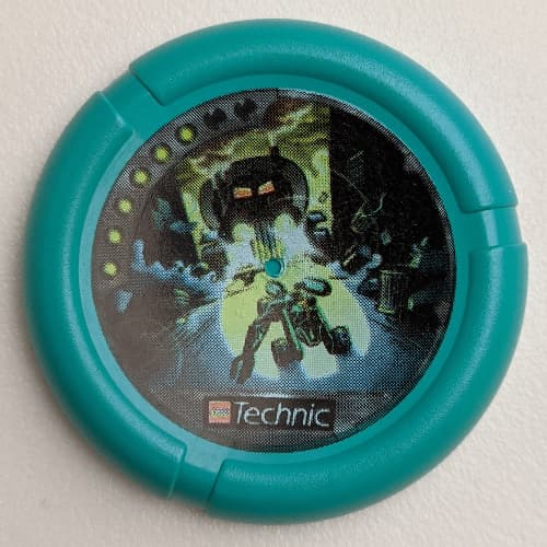 Large Figure Throwing Disk, Turbo / City, 6 Pips, Outracing Truck in Alley Print