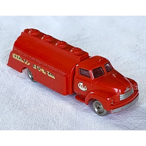 HO Scale Bedford ESSO Tank Truck - Front Indicators
